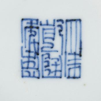 KRUKOR, 3 st och SKÅL, porslin, Kina 1800-talets slut.