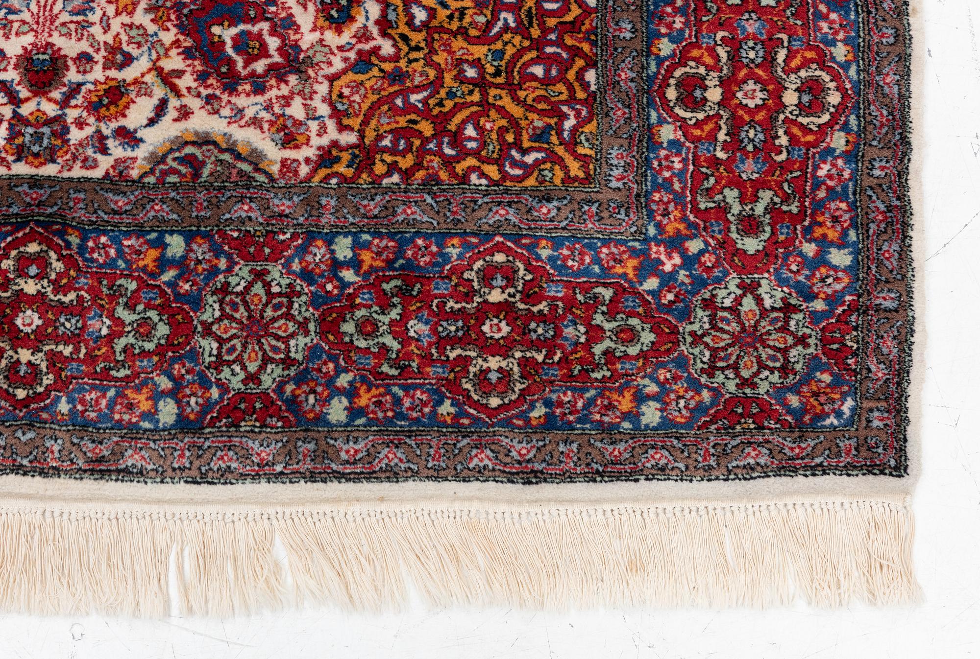 Carpet, Pakistan ca 240 x 137 cm.