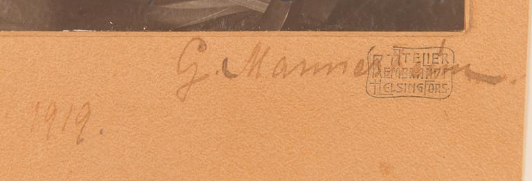 Carl-Gustaf Mannerheim, fotografi Atelier Rembrandt, Helsingfors,  daterad 1919.