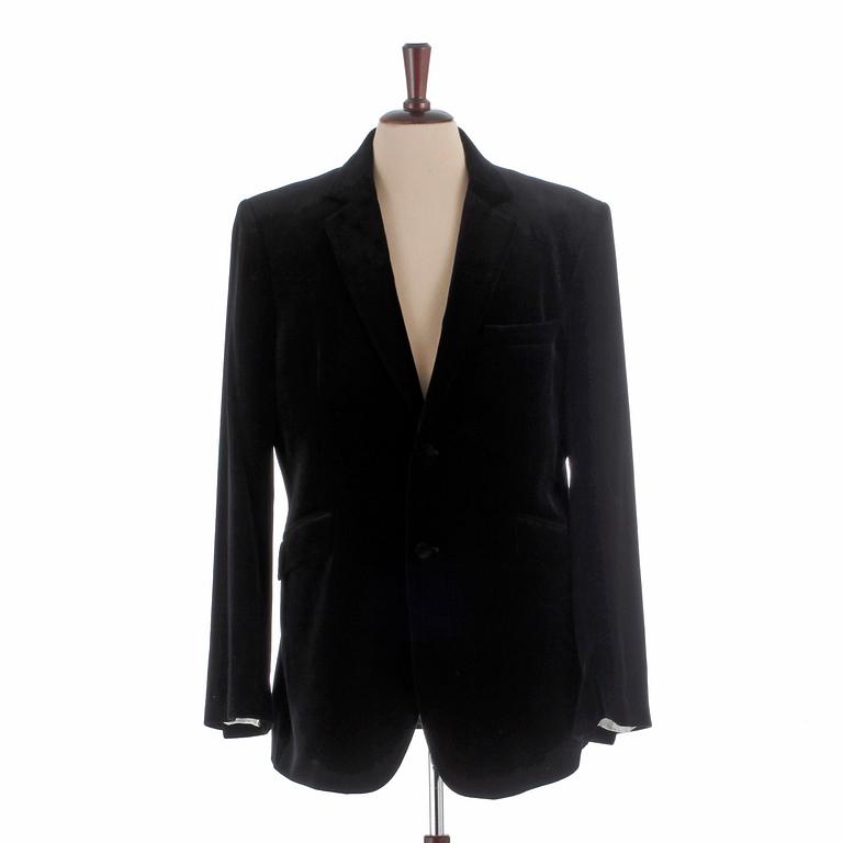 FAVOURBROOK, a black velvet jacket, size 52.