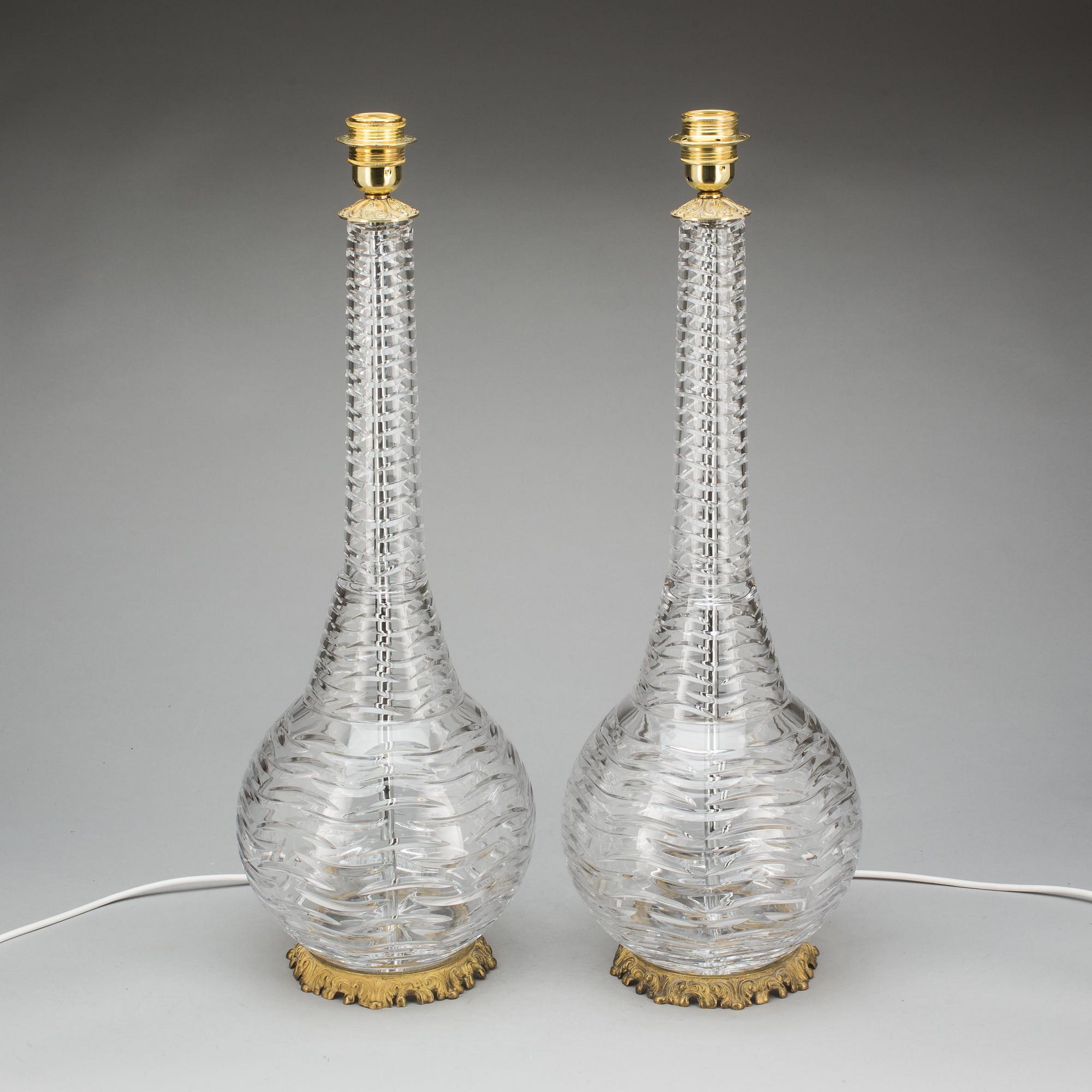 BORDSLAMPOR, ett par, glas. Modern tillverkning.