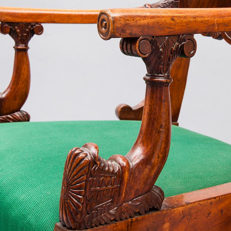 KARMSTOLAR, ett par, och STOLAR, 7 st, biedermeier, Ryssland 1830-1850.