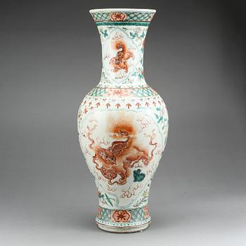 VAS, porslin, Kina, 1900-tal.