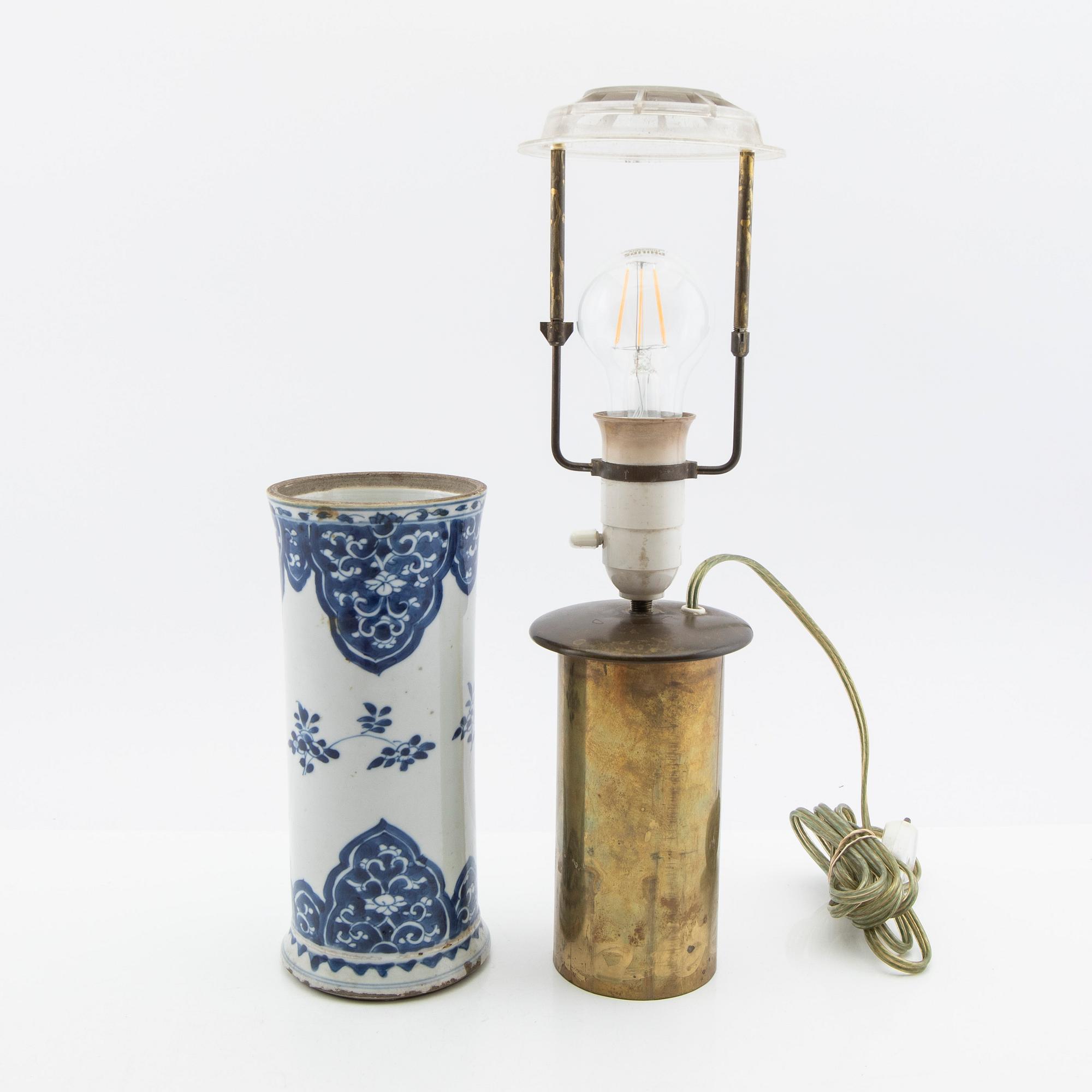 Urn, Qing Dynasty, Kangxi (1662-1722), porcelain, China, 18th century.