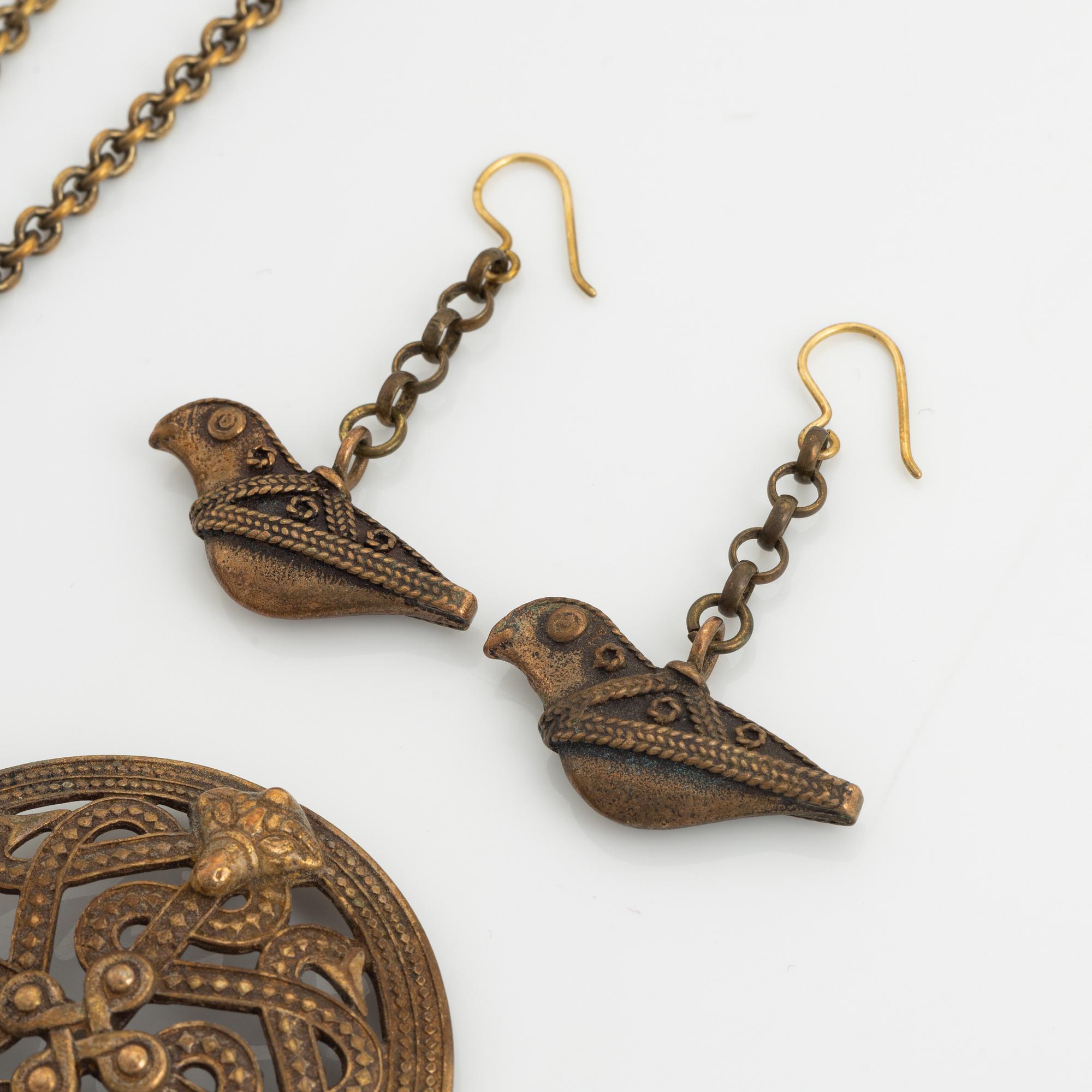 Kalevala, samling smycken, två halsband, brosch samt örhängen, brons, Finland.