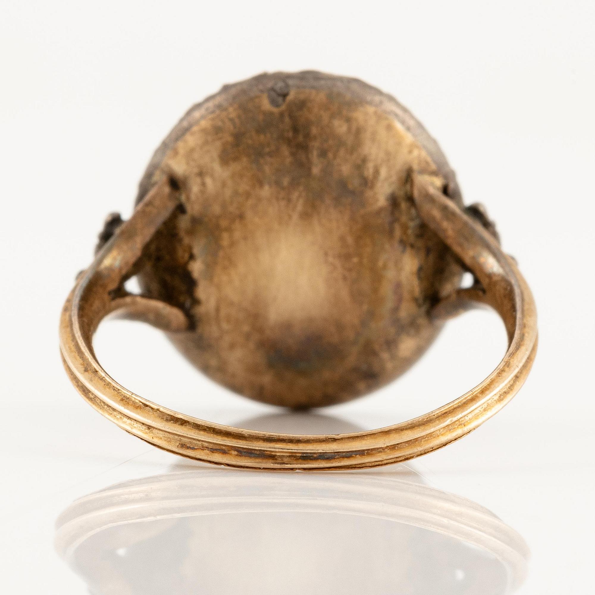 Presentation ring, King Gustav III, gold, silver, rose-cut diamonds, glass.