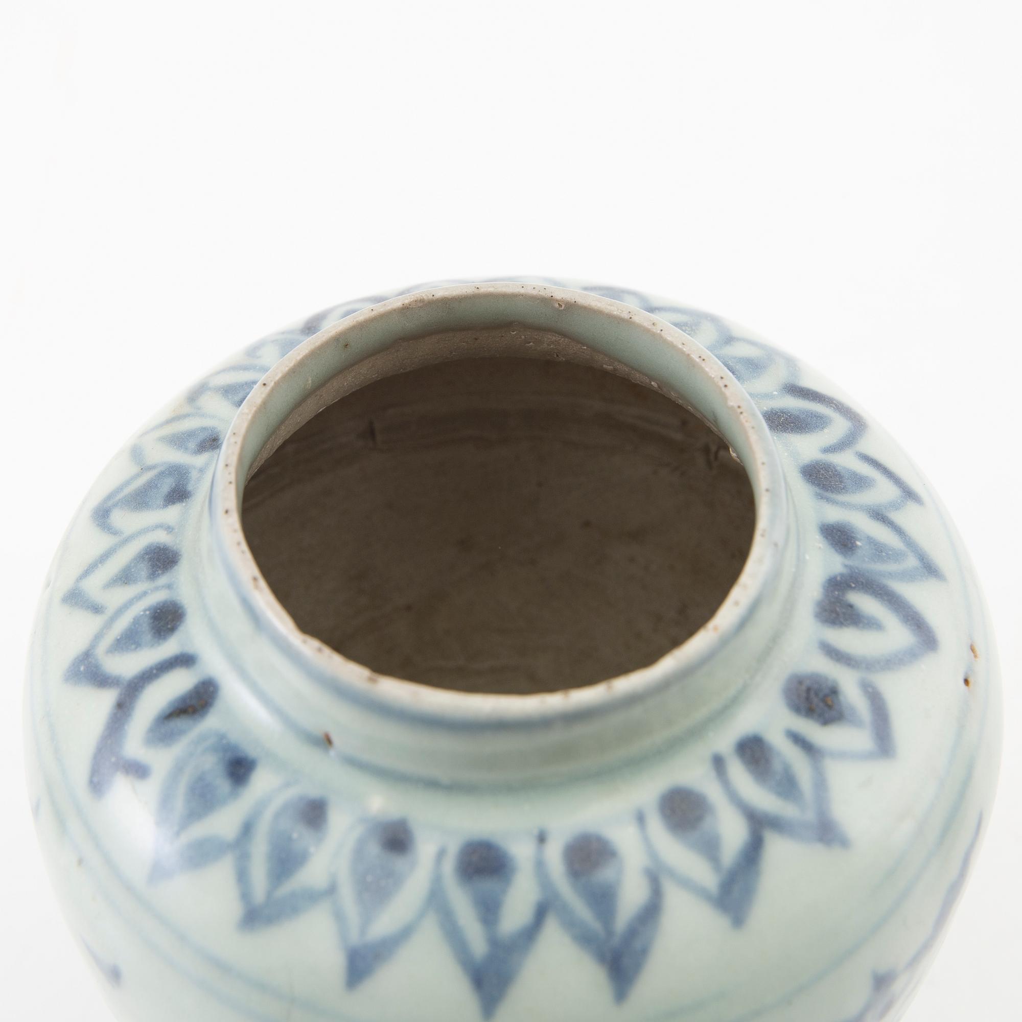 Lockurna samt urna, Kina , 1500-/1600-tal porslin.