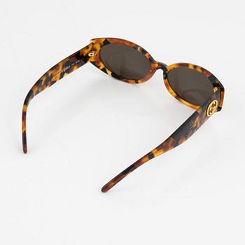 Gucci, a pair of gold tone logo sunglasses.