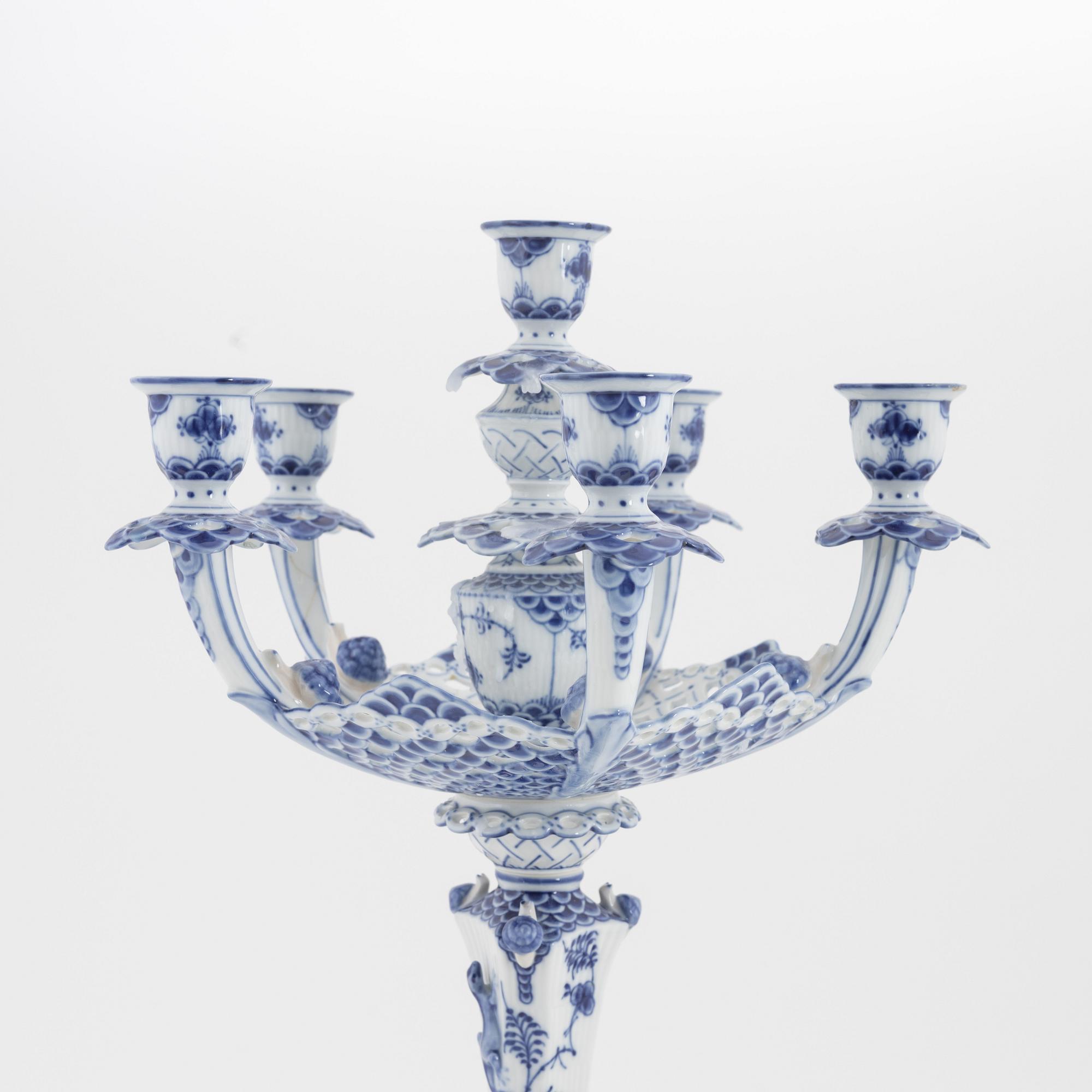 Royal Copenhagen, kandelaber, porslin, "Musselmalet Helblonde", modell 1006, Danmark, 1969-73.