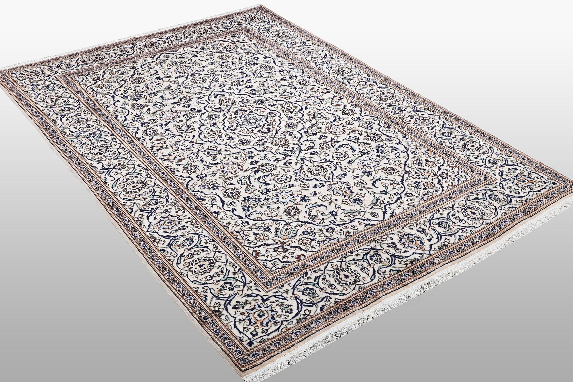 A carpet, Kashan, ca 300 x 199 cm.