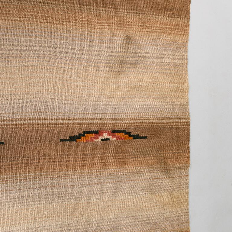 A 1930s Finnish flat weave carpet probably Kodiksamin Mattokutomo.  Circa 290x195 cm.