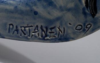 PAULI PARTANEN, A CERAMIC DISH. Aquarium. Signed Partanen -09.