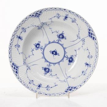 Royal Copenhagen, Dinner service, 31 pieces, “Musselmalet Halvblonde”, Denmark.