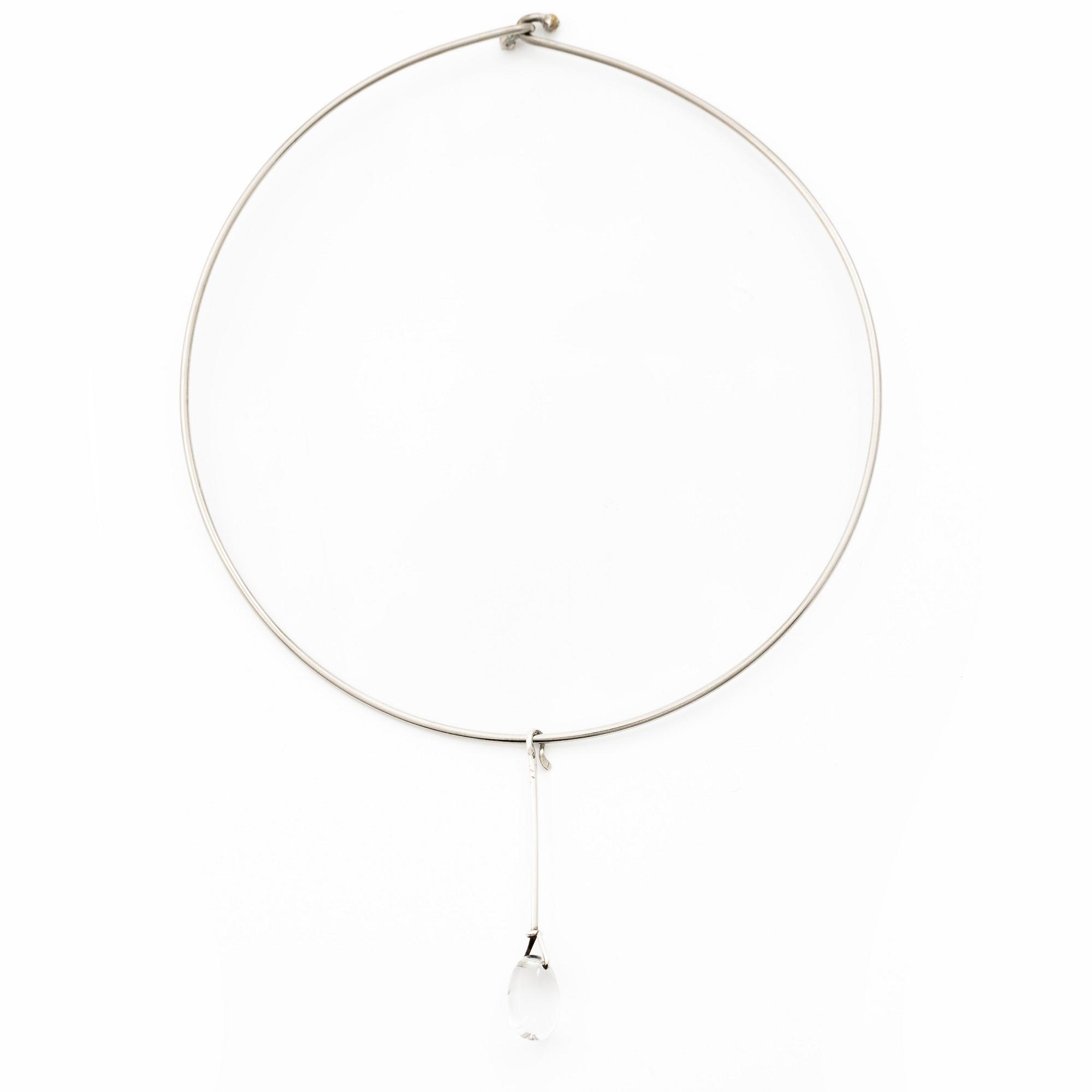 Vivianna Torun Bülow-Hübe, hänge silver med bergkristall, för Georg Jensen.