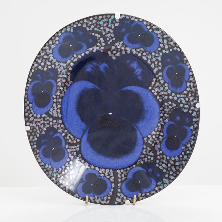 Birger Kaipiainen, a decorative porcelain dish, 'Elegance/4', numbered 74. Pro Arte, Arabia.