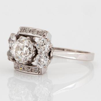 An 18K white gold ring set with an old-cut diamond ca 1.00 ct.