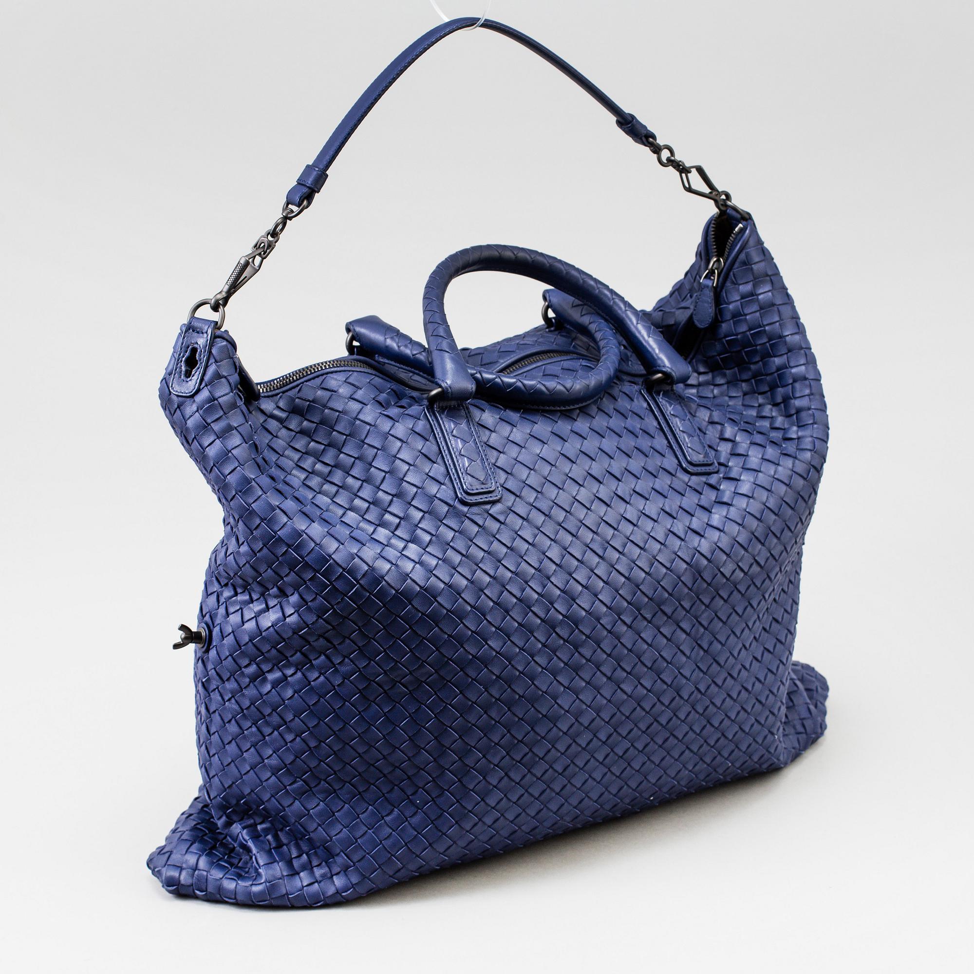 A 'Maxi Convertible Bag' in intrecciato nappa  from Bottega Veneta, 2014.