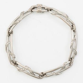 Engelbert bracelet 18K white gold with round brilliant-cut diamonds.