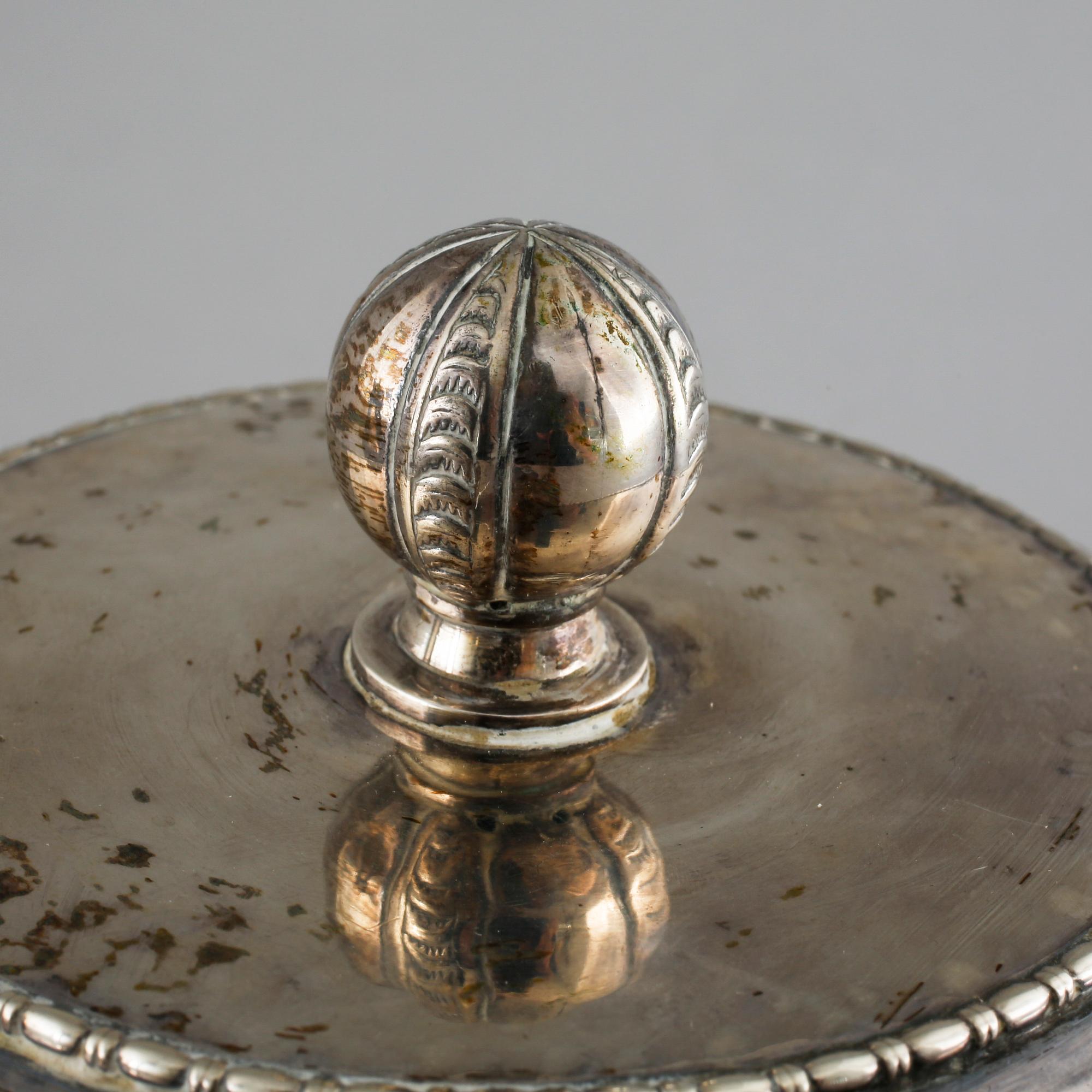 Three silver items from the 19th and 20th century. Weight 349 g.