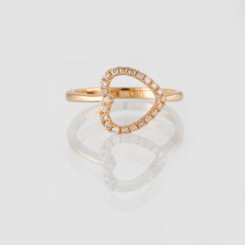 RING, 18K guld med briljantslipade diamanter ca 0.19 ct. Vikt 2,4 gram.