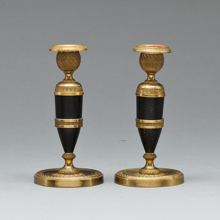 LJUSSTAKAR, ett par, empirestil. 1800-talets andra hälft, troligen Frankrike.