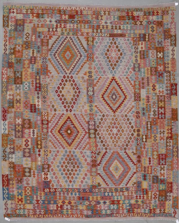 MATTA, Kelim Uzbak med växtfärger. Ca 387x309 cm.