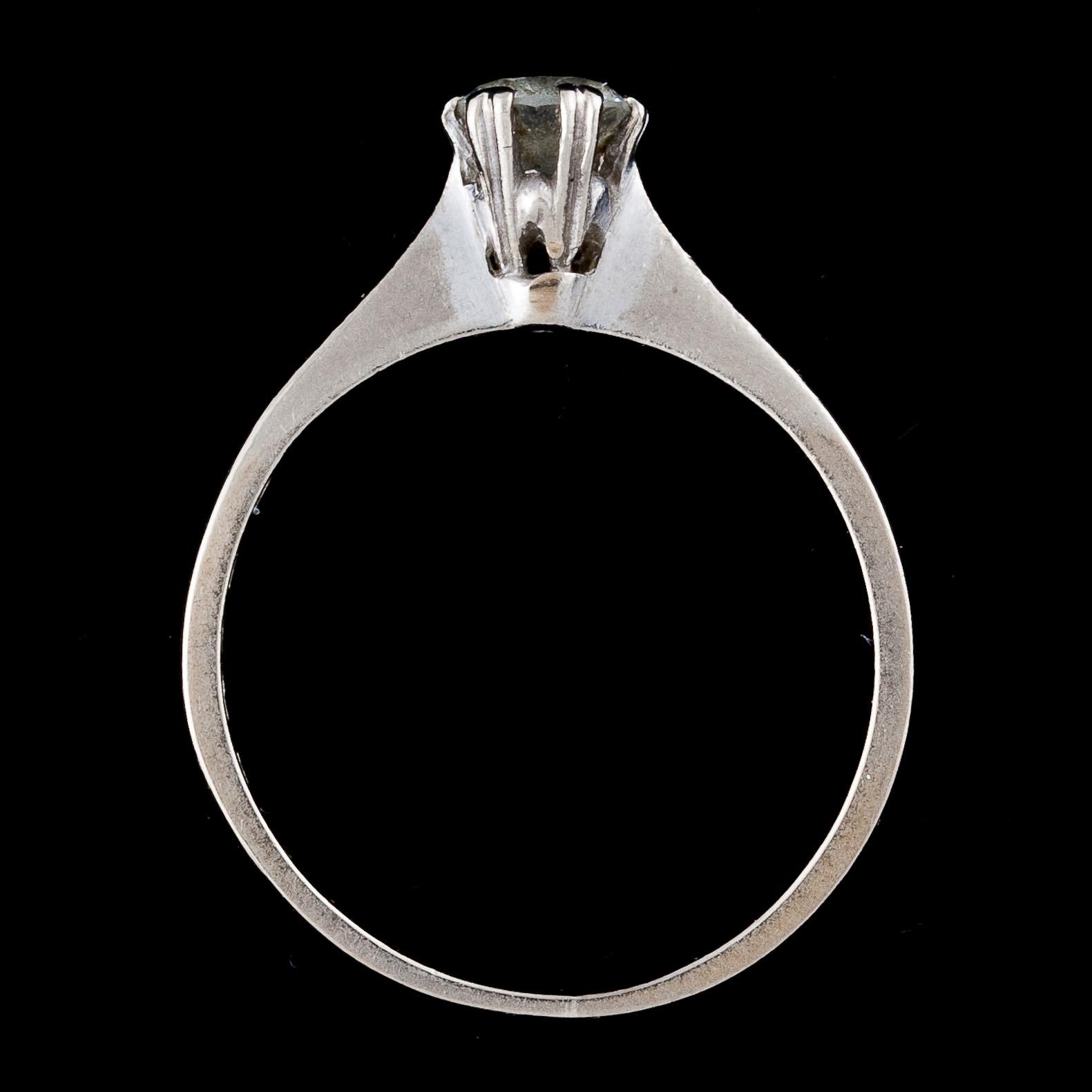 RING, 18k vitguld med briljantslipad diamant ca 0,38 ct. Vikt ca 2 g.