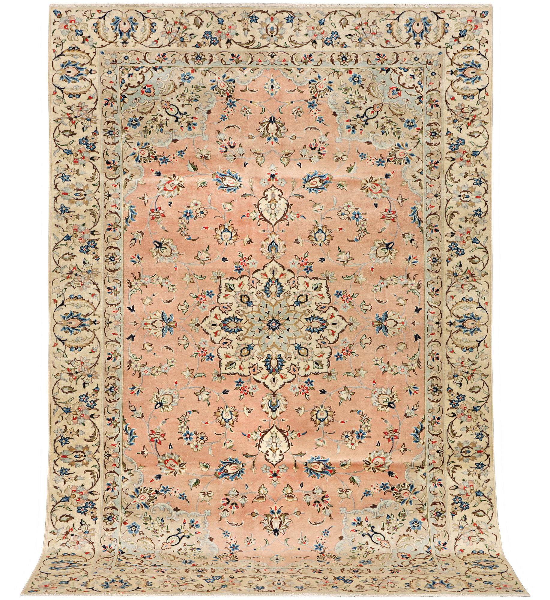 A Kashan crpet, a. 284 x 181 cm.