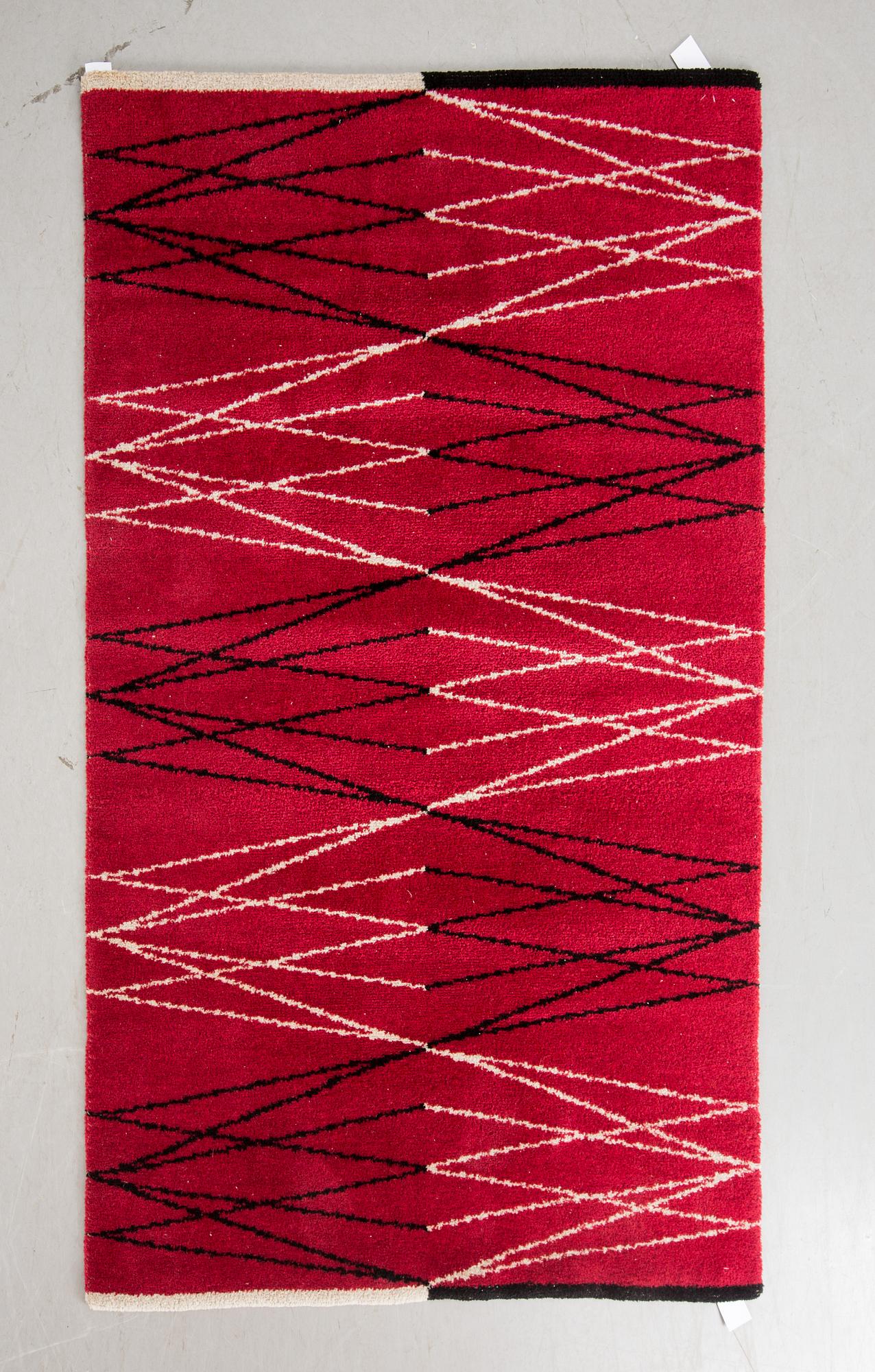 MATTA, maskingjord, "Bruzaholm", Aina Kånge. 1900-talets mitt. Ca 190 x 129 cm.