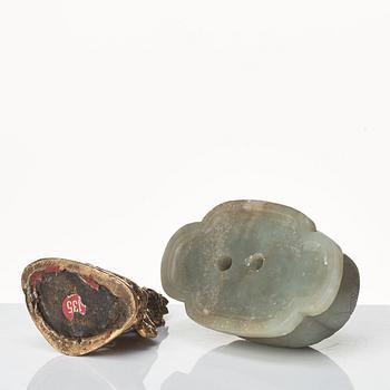 Amittayus, förgylld brons, sockel av nefrit. Tibetokinesisk, semt 1800-tal.