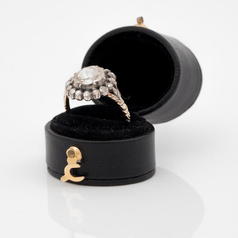 RING med rosenslipade diamanter. Troligen sent 1700-tal.
