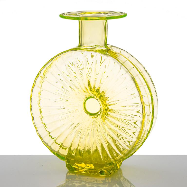 HELENA TYNELL, a 'Sun bottle' for Riihimäen Lasi Oy. In production 1964-1974.
