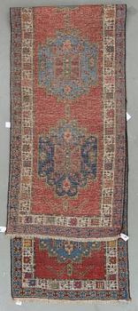 GALLERIMATTA, kaukasisk, semiantik. Ca 435x96 cm.