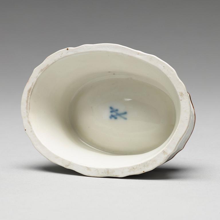 A Meissen salt, 18th century.