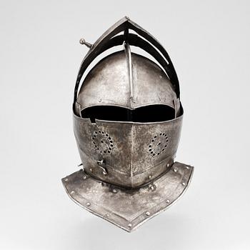 VISIRHJÄLM, plåt, omkring 1620.