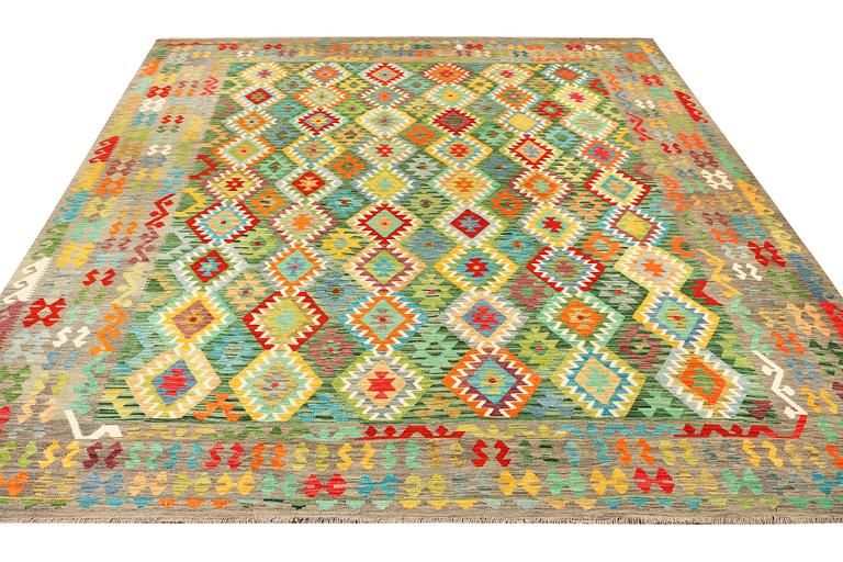 A Kilim carpet, c. 403 x 305 cm.