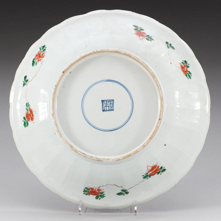 A famille verte charger, Qing dynasty, Kangxi (1662-1722).