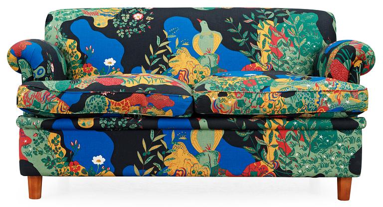 A Josef Frank sofa by Svenskt Tenn, model 678.