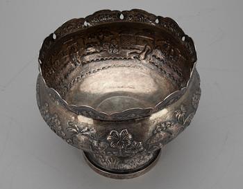 SKÅL, österländskt silver. Vikt 474 g.
