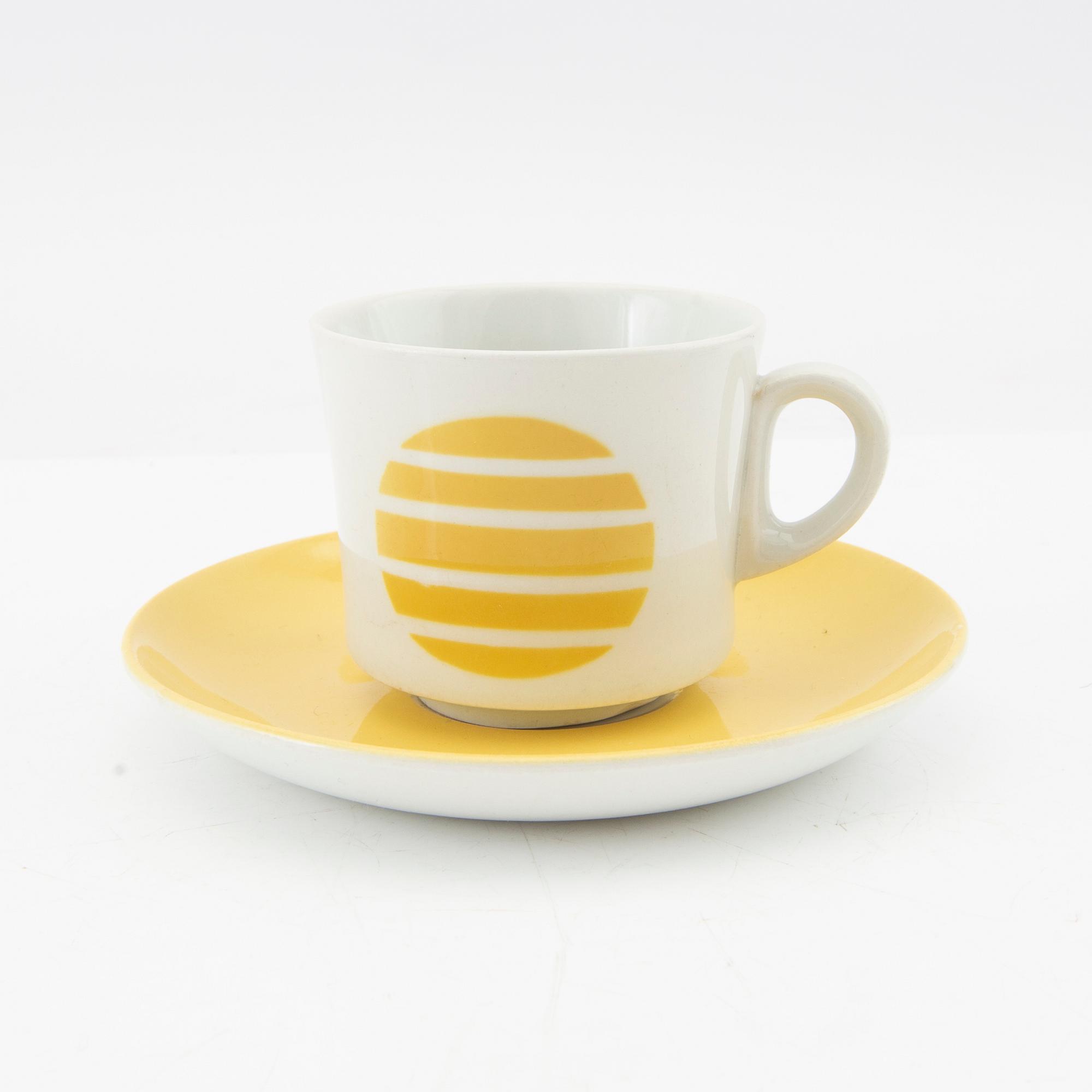 Göran Bäck, koppar med fat 12 st Arabia Finland porslin.