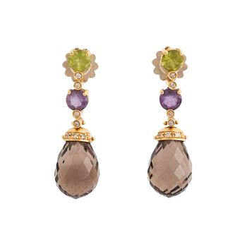 484. A pair of 18K gold earrings with briolette-cut smoky quartz, peridot, amethyst.