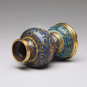 A cloisonné vase, Qingdynasty, 18th Century.