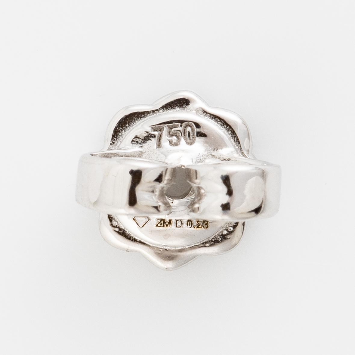 Earrings 18K white gold set with brilliant-cut diamonds, accompanied by GIA dossier.