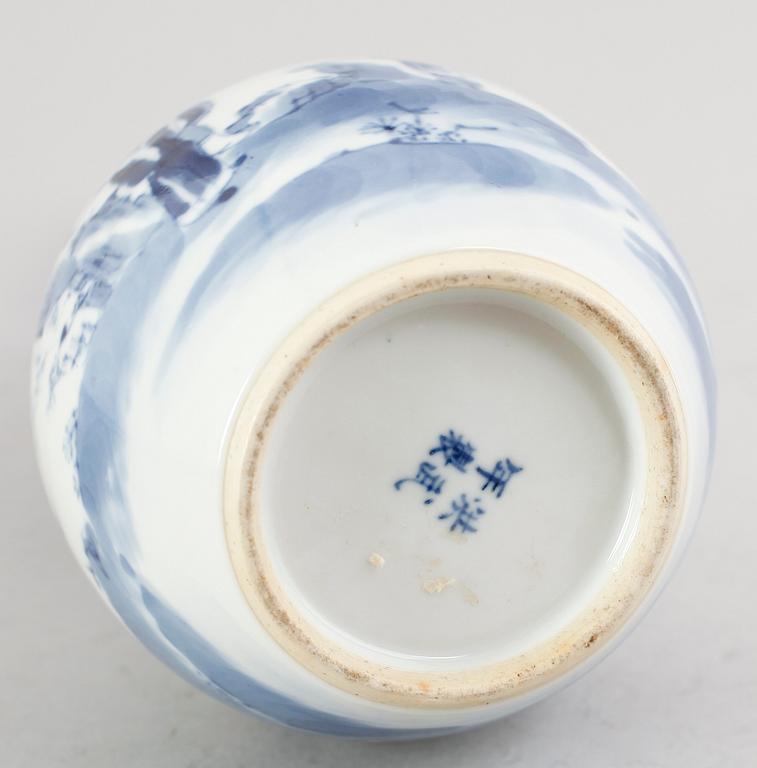 VAS, porslin, Kina, sannolikt 1800-tal.