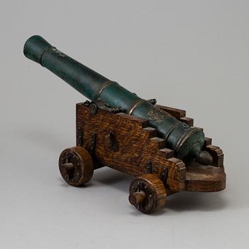 A BRONZE TABLE CANNON, s c "Sweden Cannon", second half of the 20th century.