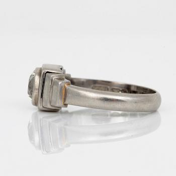 RING, platina med gammalslipad diamant, ca 1,00 ct, C G Hallberg, Malmö, 1934. Total vikt ca 8,11 g.