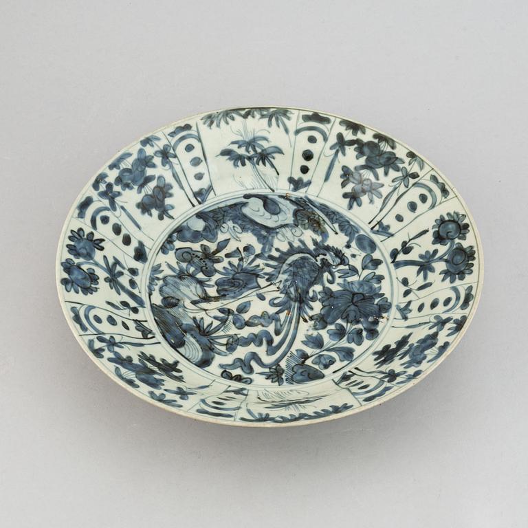 A blue and white dish, Mingdynasty, Swatow, for the South East Asian market.