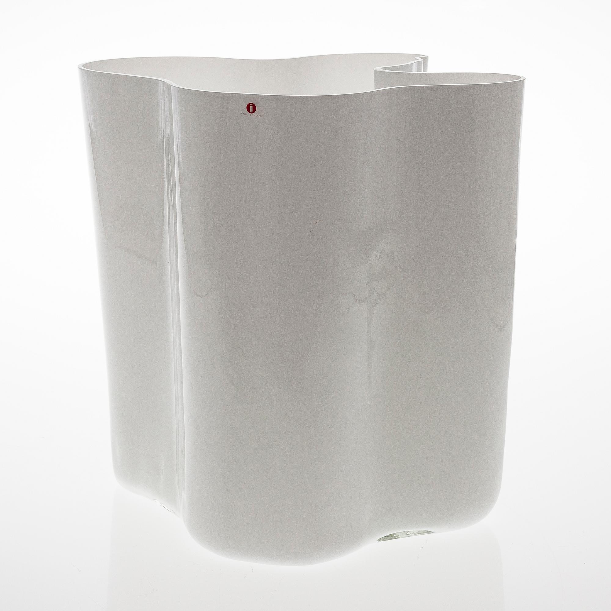 ALVAR AALTO, a 1960's '3031' vase signed Alvar aalto 3031.