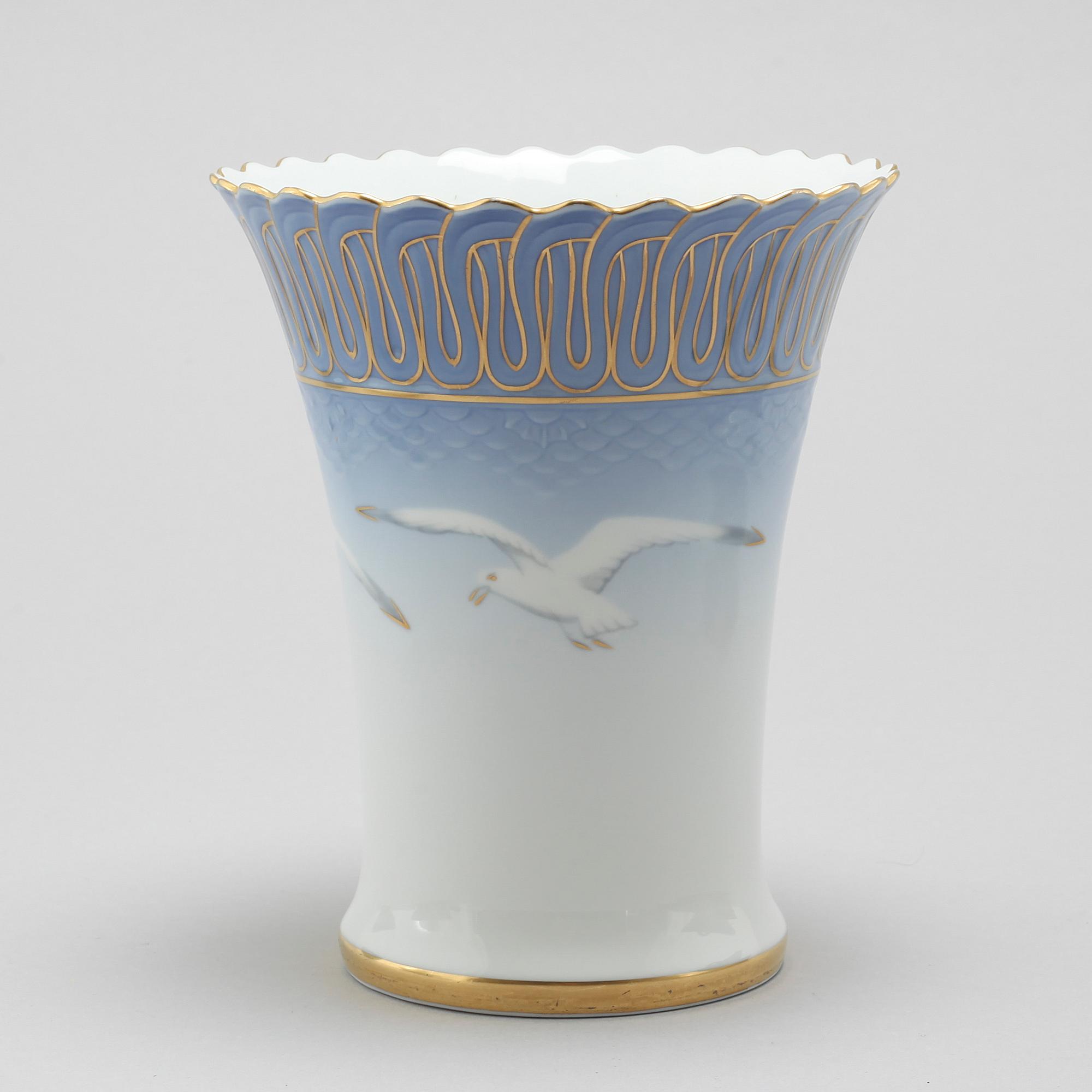 A 57 pcs"Måsen" porcelian dinner service by Bing & Gröndahl, the latter half of the 20th Century.
