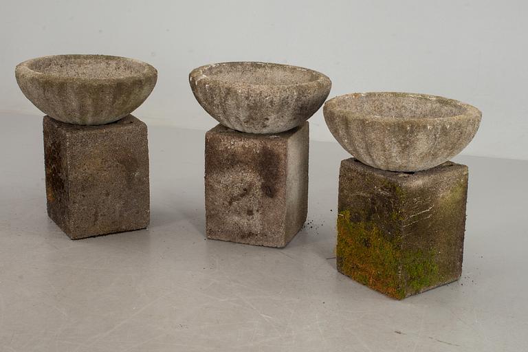 TRÄDGÅRDSFAT, 3 st, med fundament, 1900-tal.